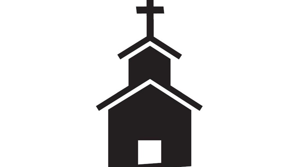 Eine stilisierte schwarze Kirche mit einem Kreuz auf dem Dach. Die Form ist einfach und klar.